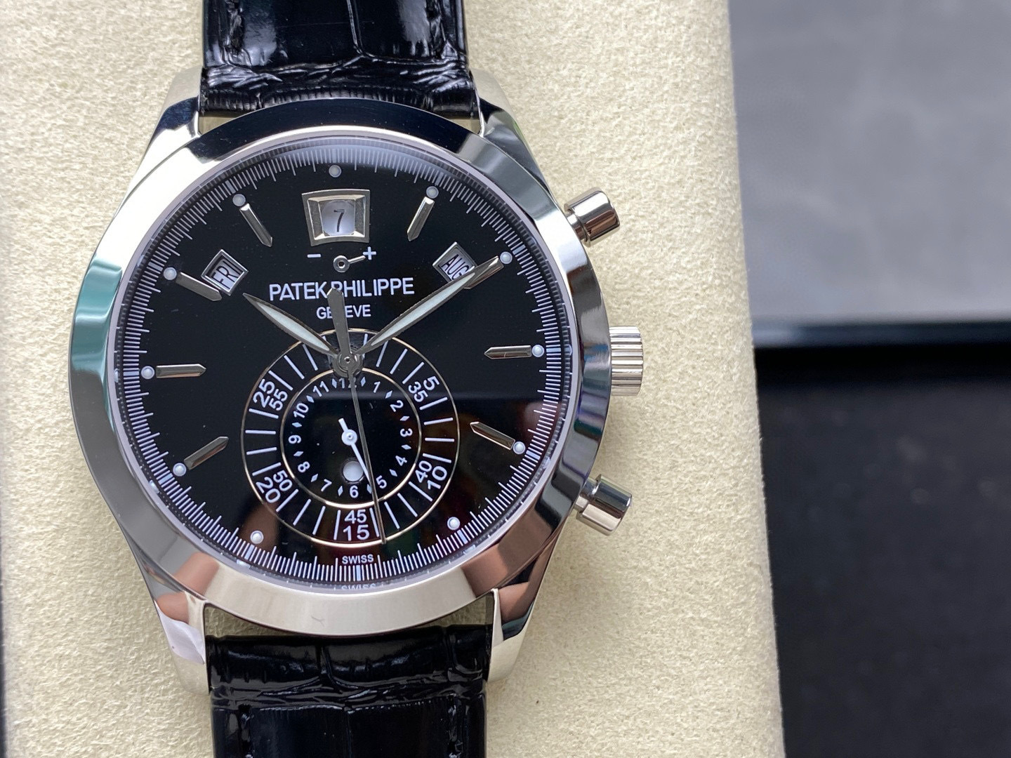 Patek Philippe si concentra sui beni di grandi fabbriche
