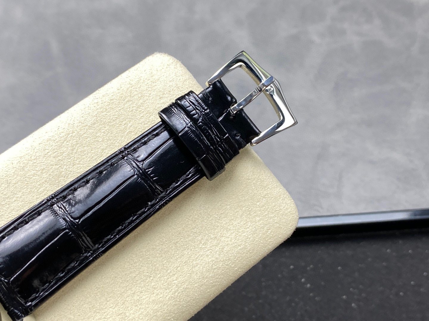 Patek Philippe si concentra sui beni di grandi fabbriche