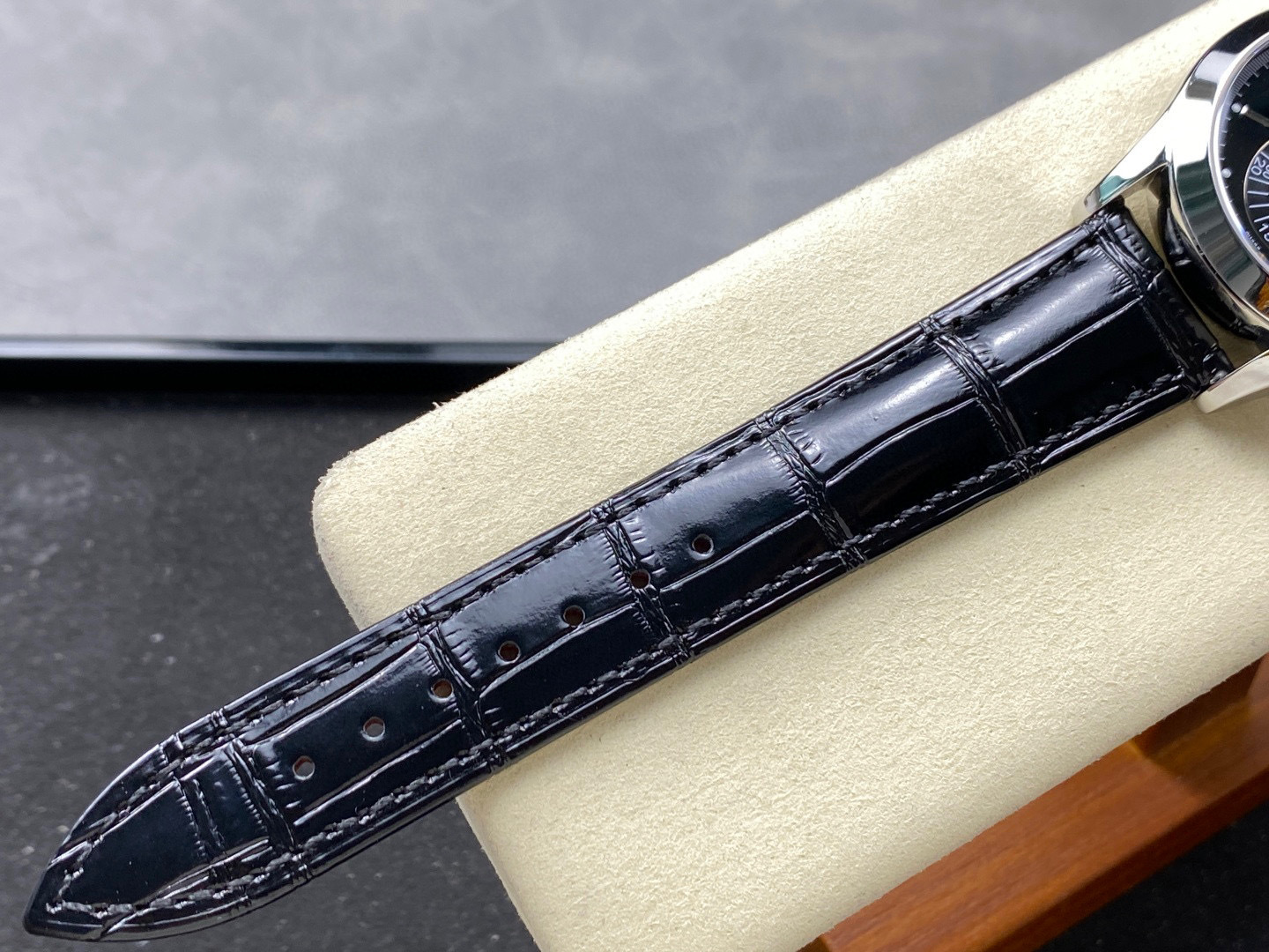 Patek Philippe si concentra sui beni di grandi fabbriche