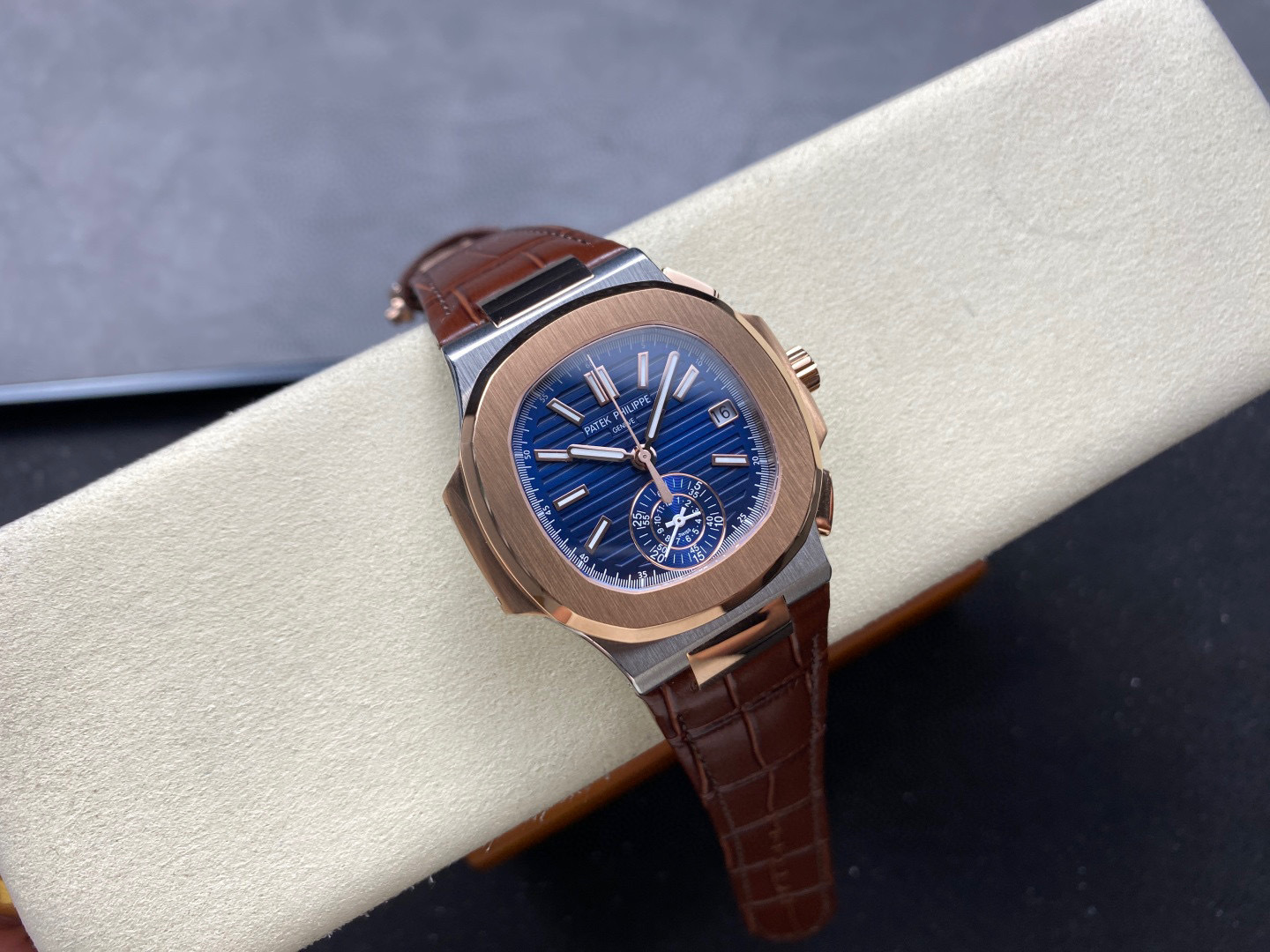 Patek Philippe si concentra sui beni di grandi fabbriche