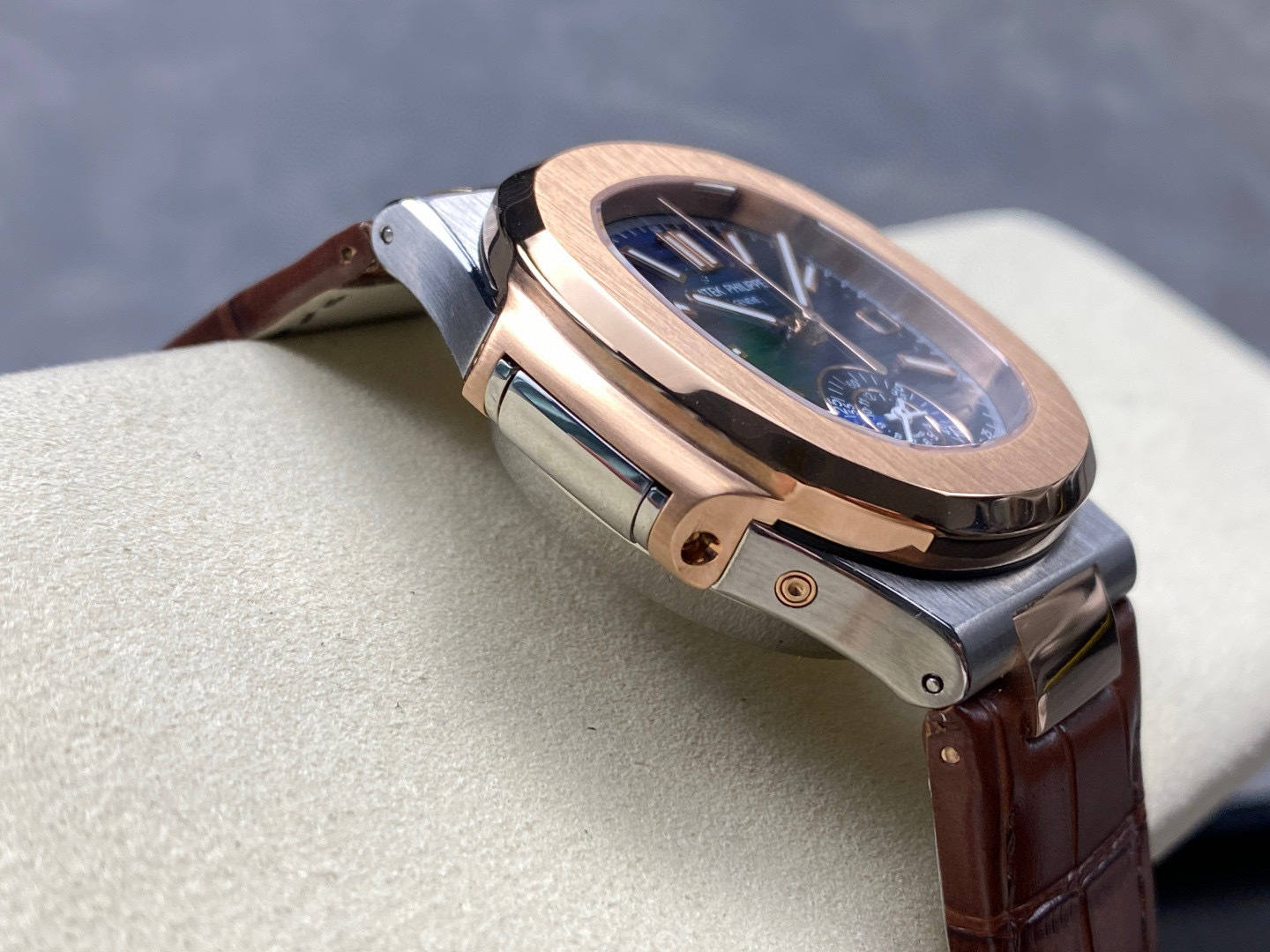 Patek Philippe si concentra sui beni di grandi fabbriche