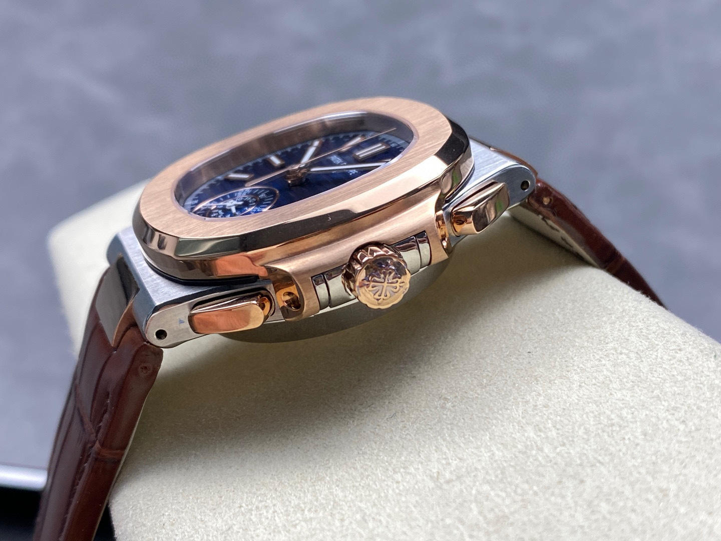 Patek Philippe si concentra sui beni di grandi fabbriche