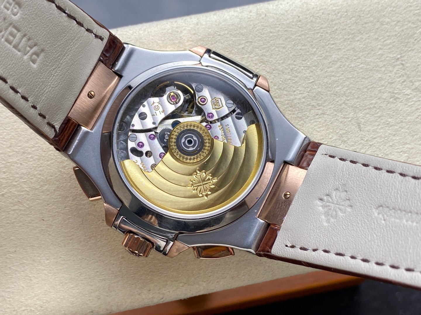 Patek Philippe si concentra sui beni di grandi fabbriche