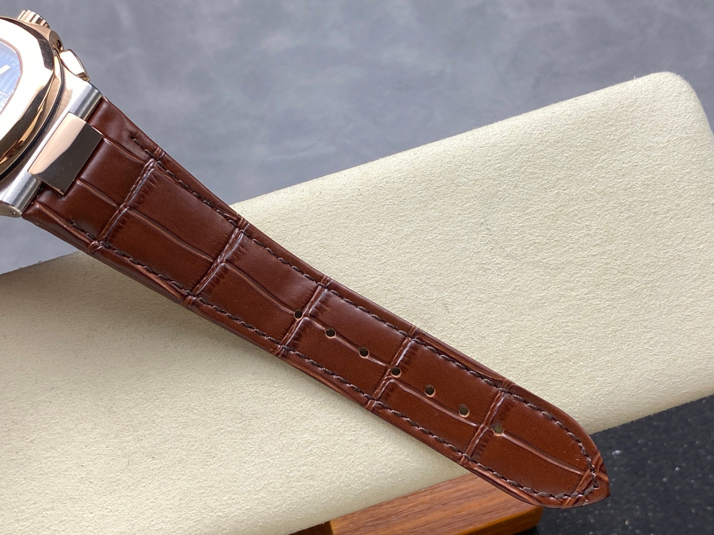 Patek Philippe si concentra sui beni di grandi fabbriche