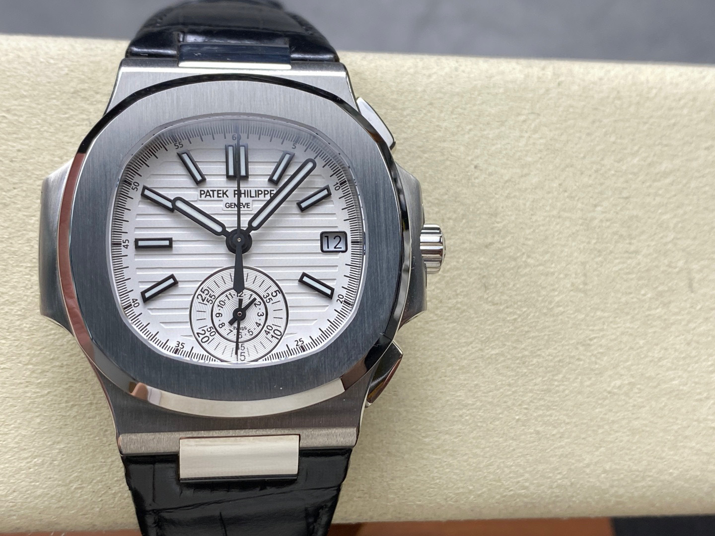 Patek Philippe si concentra sui beni di grandi fabbriche