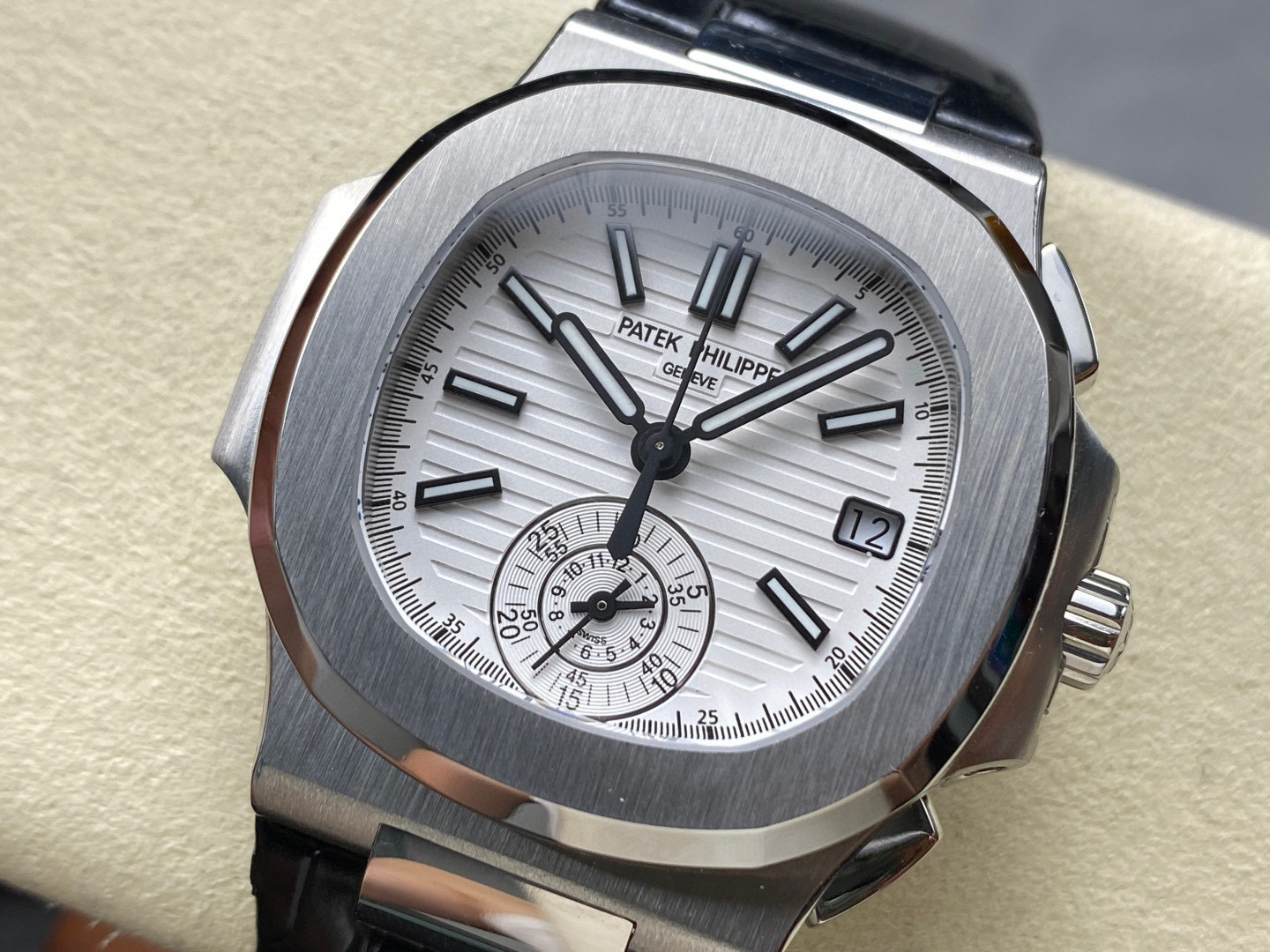Patek Philippe si concentra sui beni di grandi fabbriche
