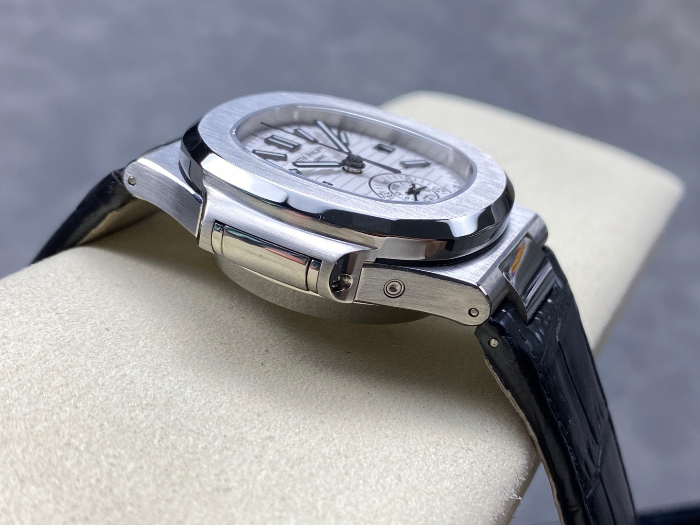Patek Philippe si concentra sui beni di grandi fabbriche