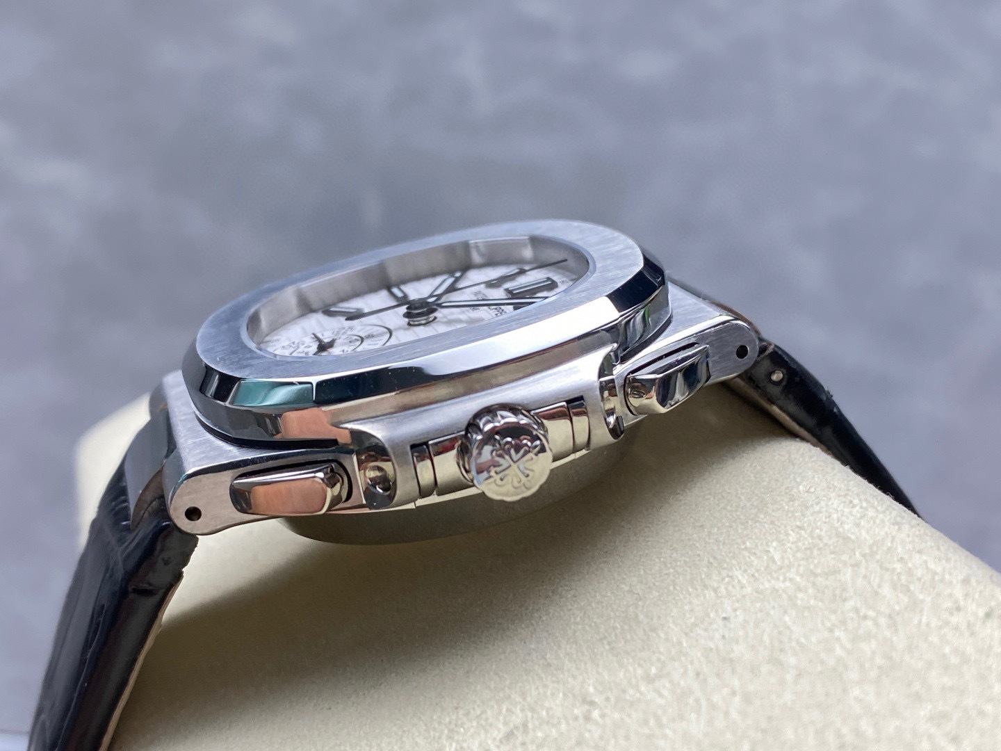 Patek Philippe si concentra sui beni di grandi fabbriche