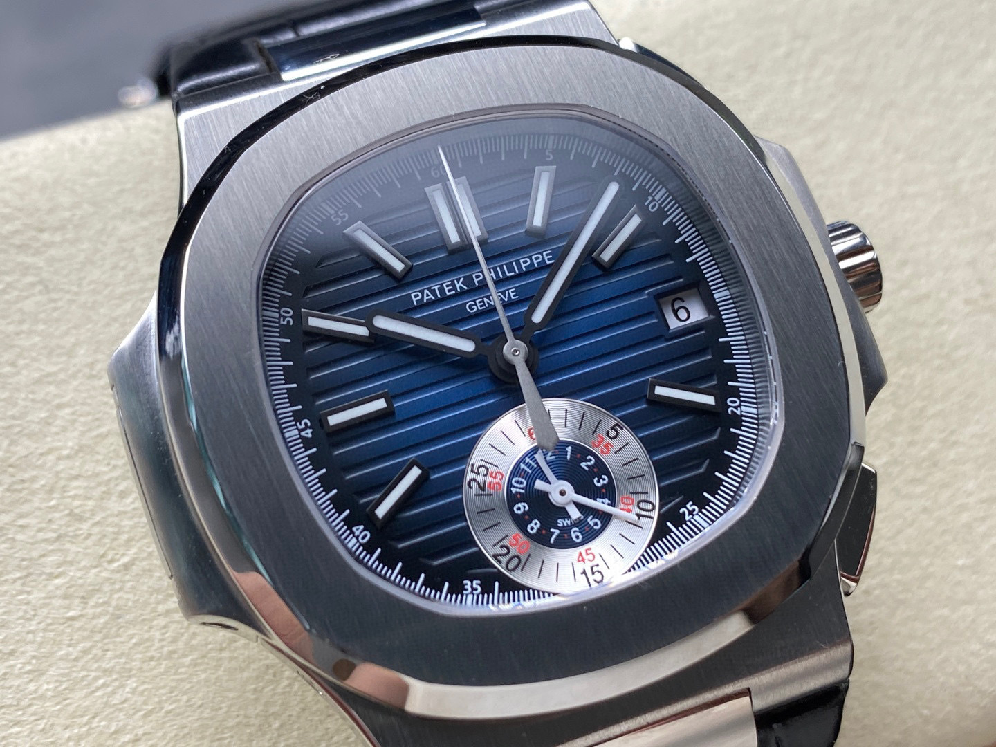 Patek Philippe si concentra sui beni di grandi fabbriche
