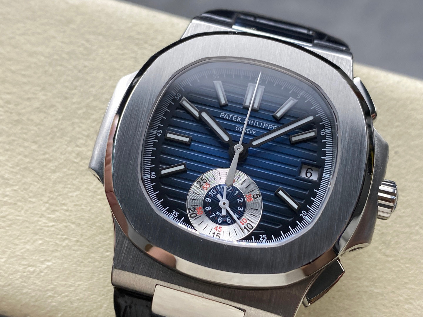 Patek Philippe si concentra sui beni di grandi fabbriche