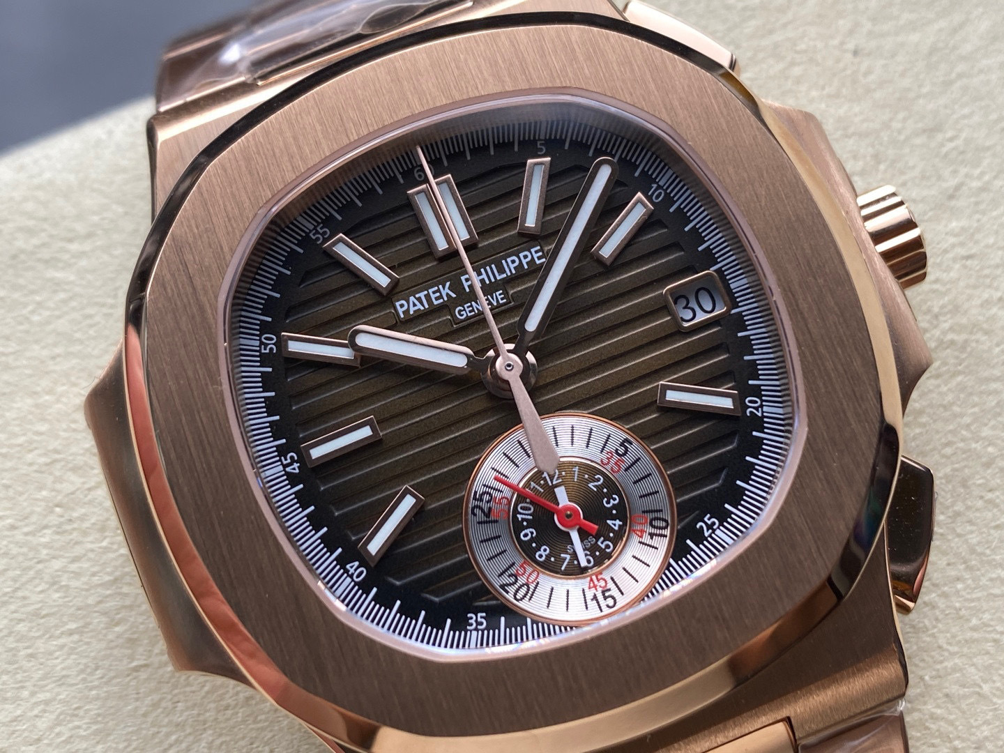 Patek Philippe Fokus pada barangan kilang besar