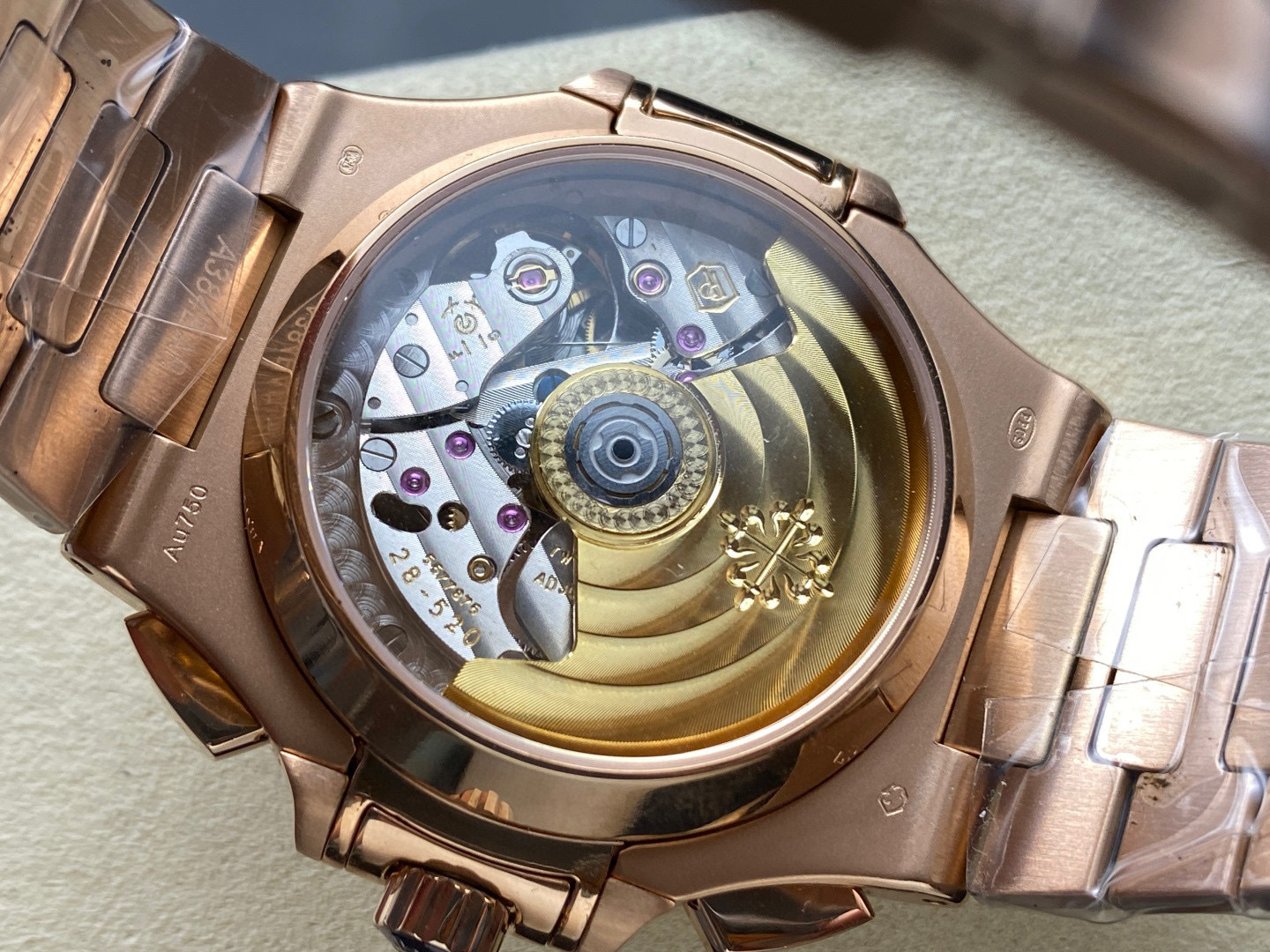 Patek Philippe Fokus pada barangan kilang besar