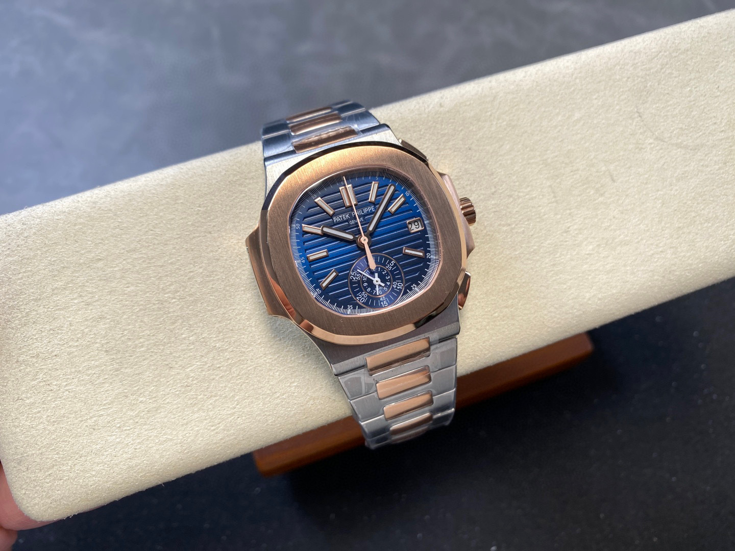 Patek Philippe si concentra sui beni di grandi fabbriche