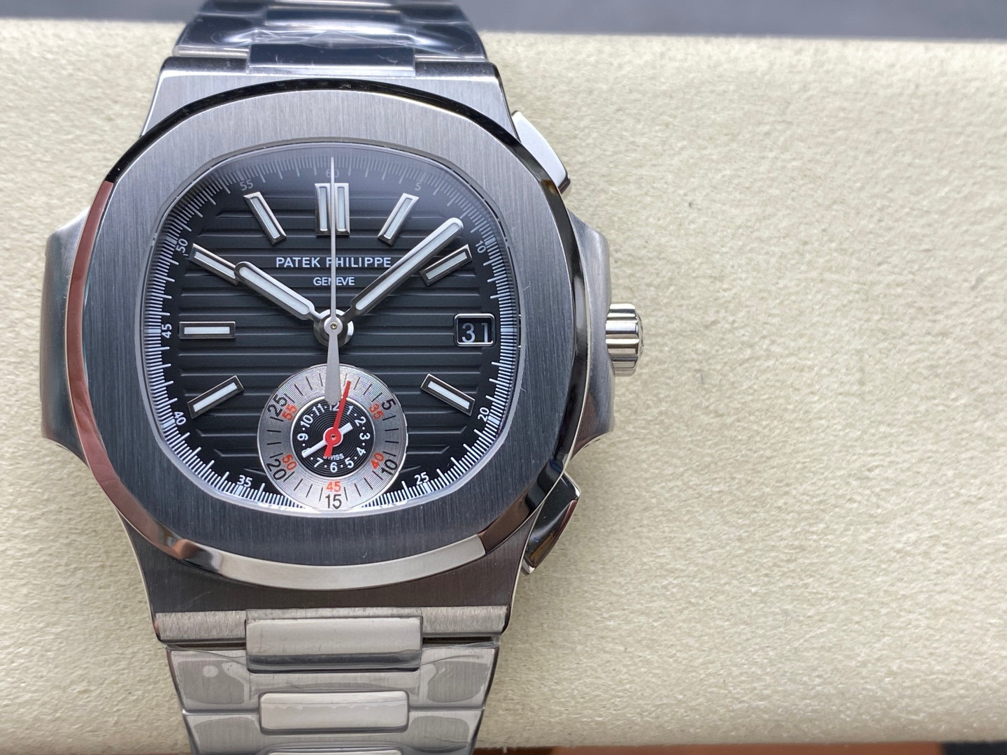 Patek Philippe Fokus pada barangan kilang besar
