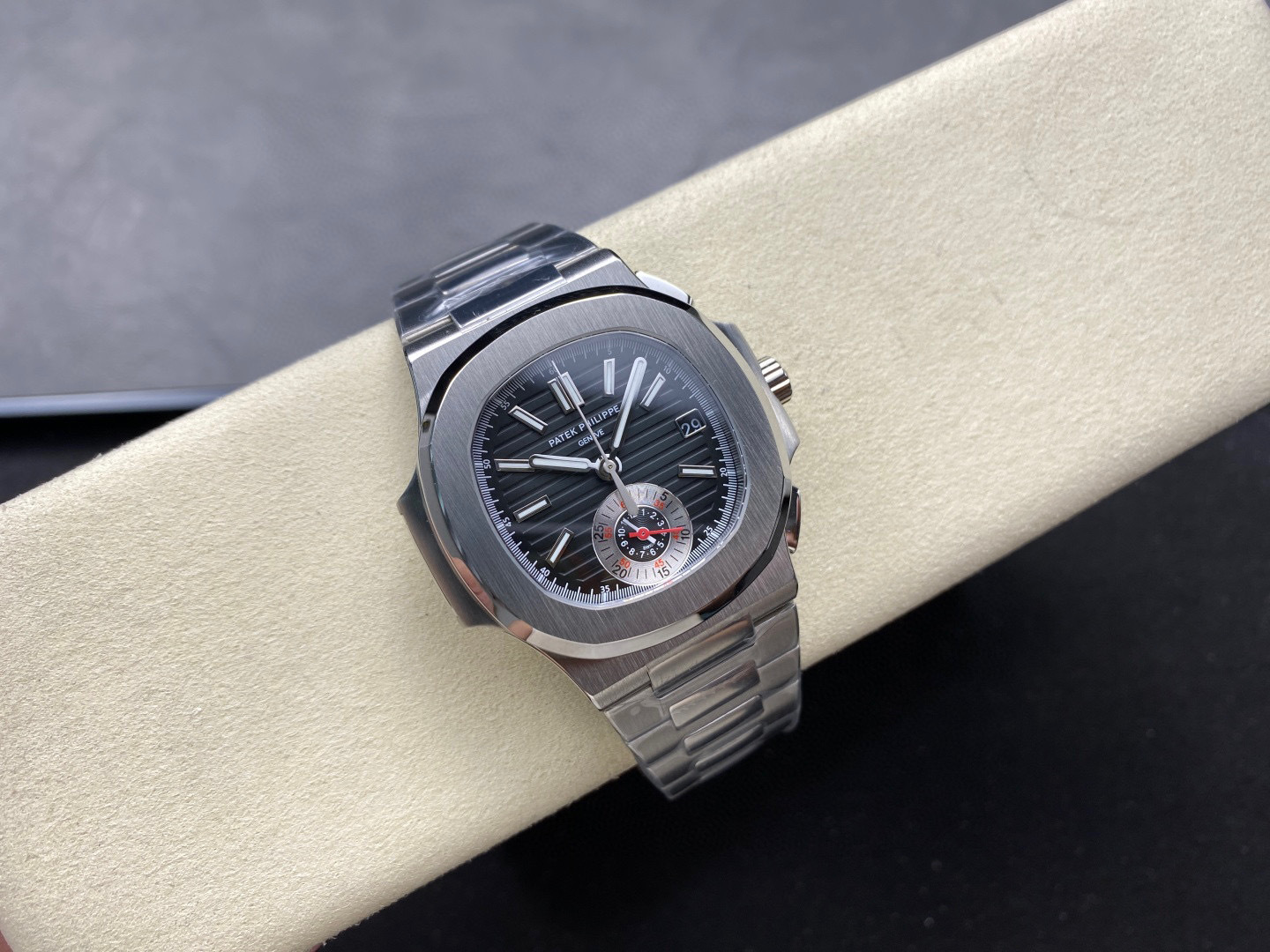 Patek Philippe Fokus pada barangan kilang besar