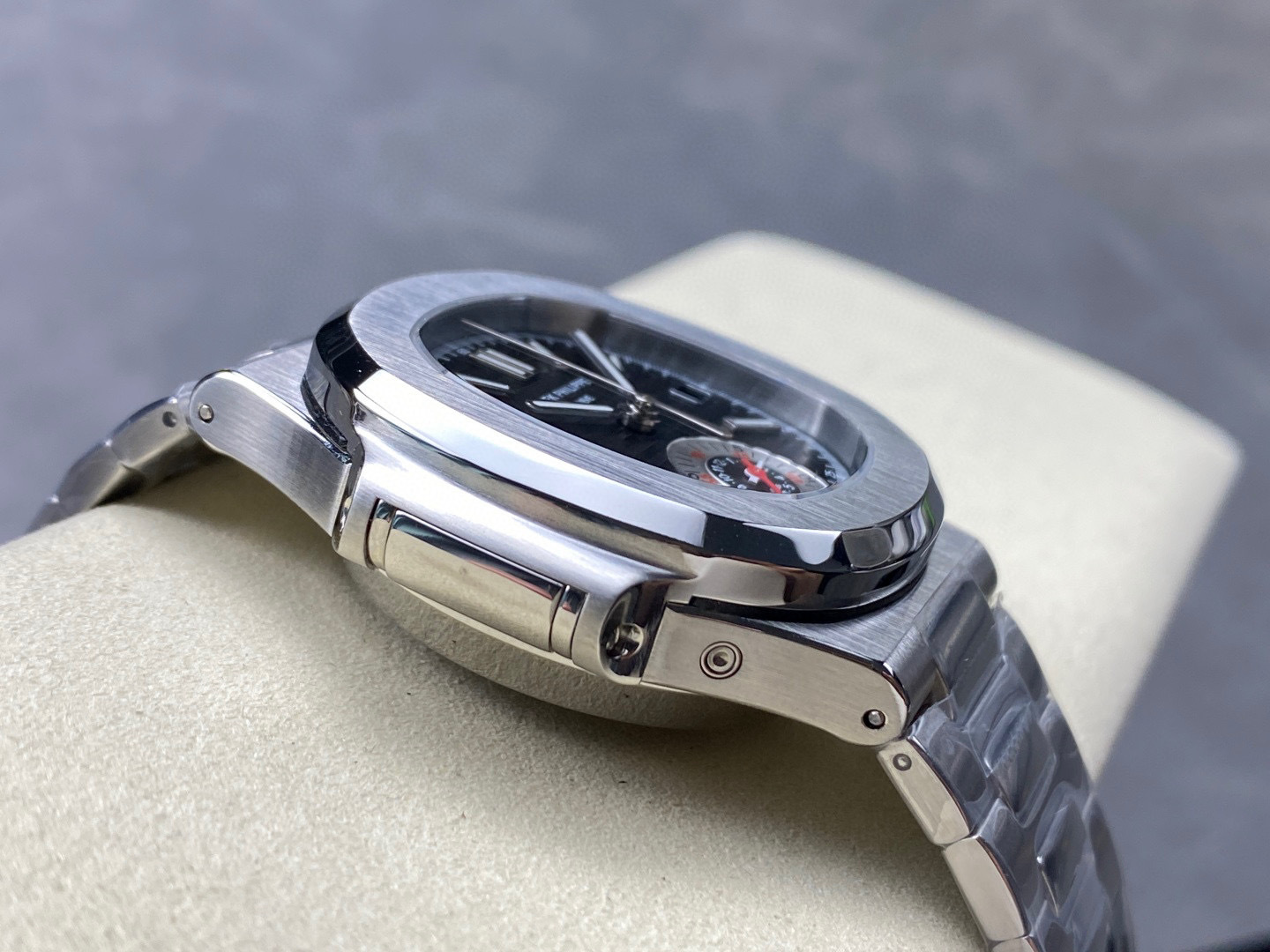 Patek Philippe Fokus pada barangan kilang besar
