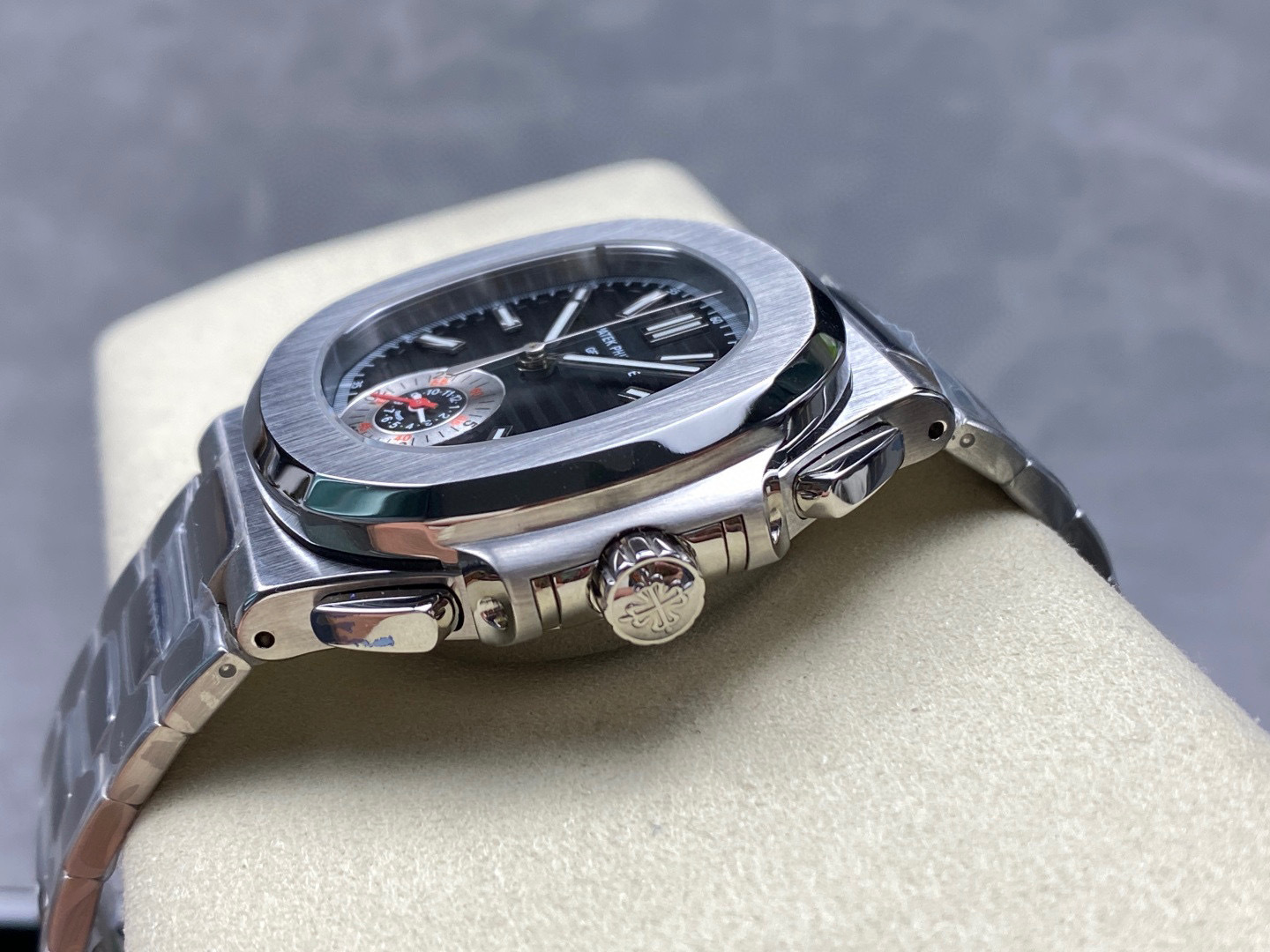 Patek Philippe Fokus pada barangan kilang besar
