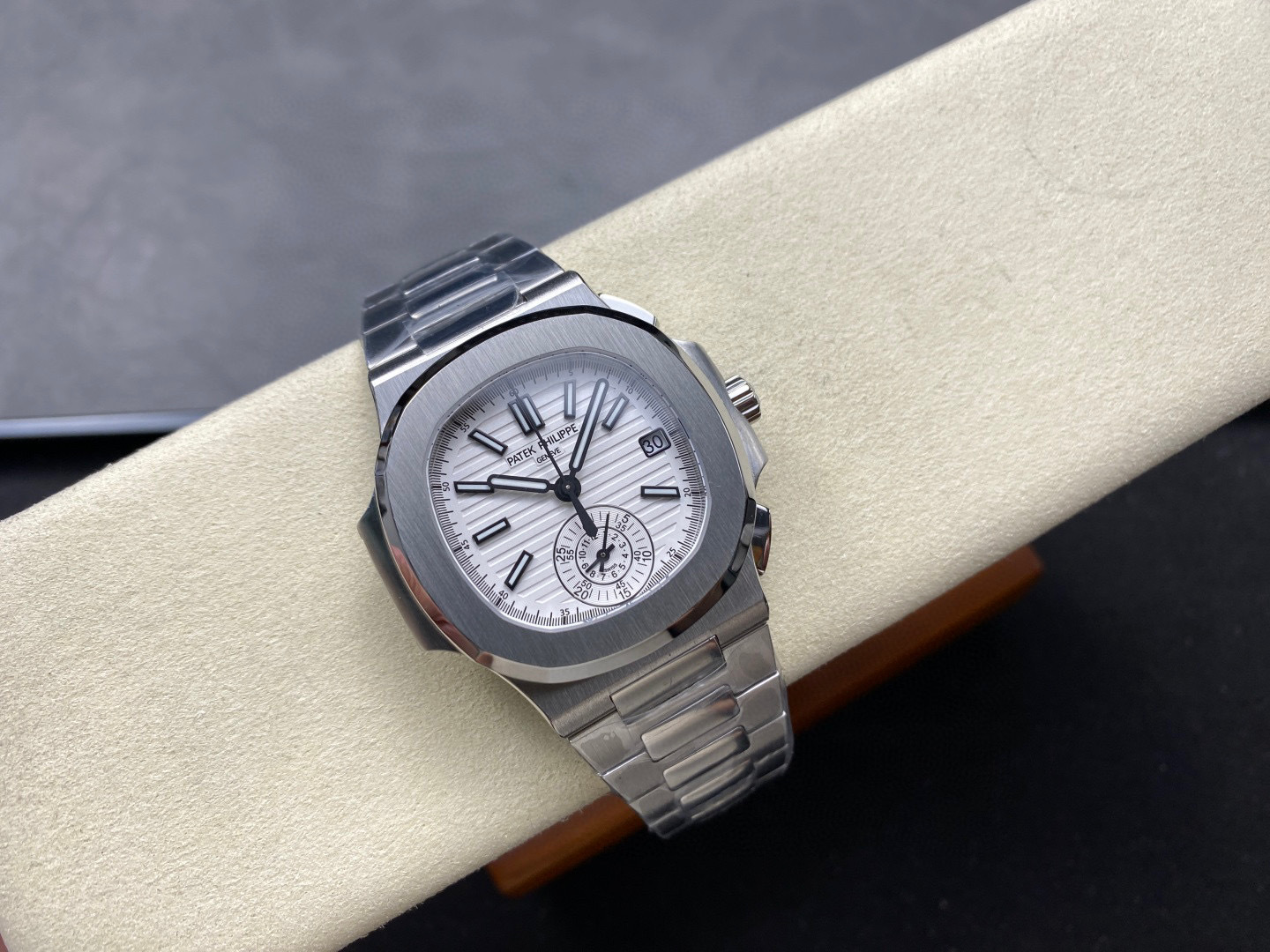 Patek Philippe si concentra sui beni di grandi fabbriche