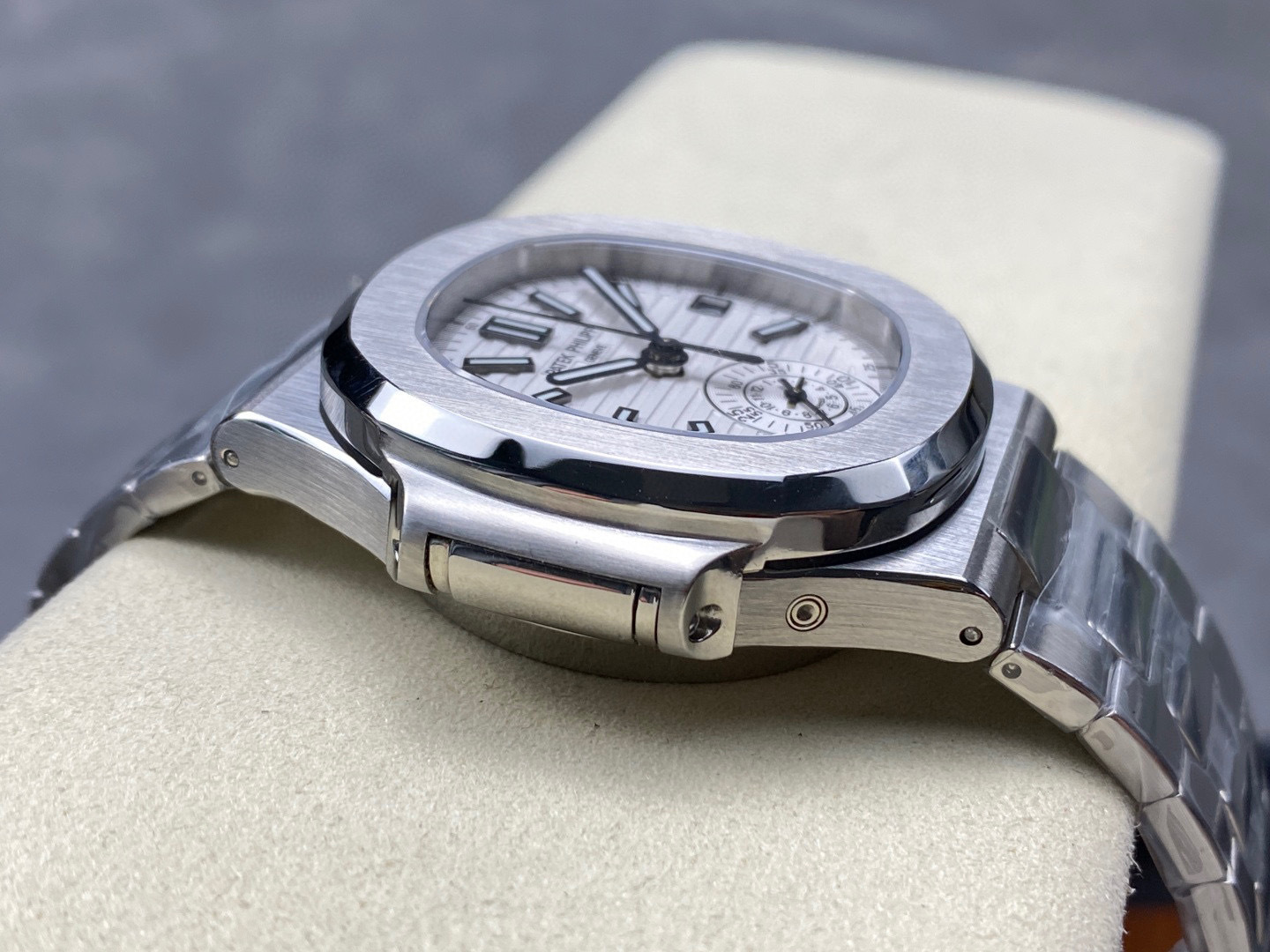 Patek Philippe si concentra sui beni di grandi fabbriche