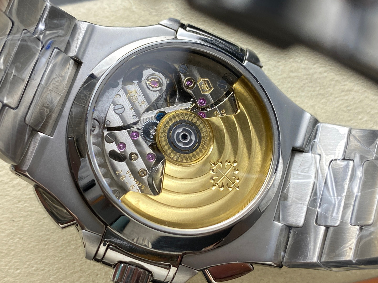 Patek Philippe si concentra sui beni di grandi fabbriche