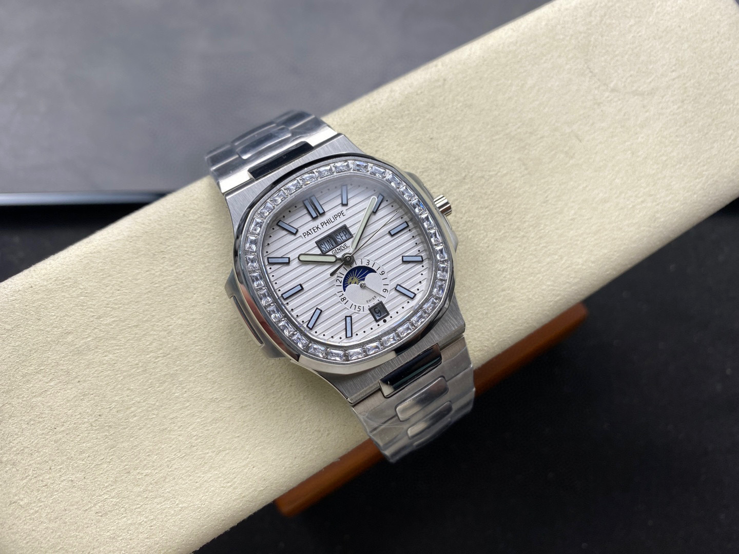 Patek Philippe si concentra sui beni di grandi fabbriche