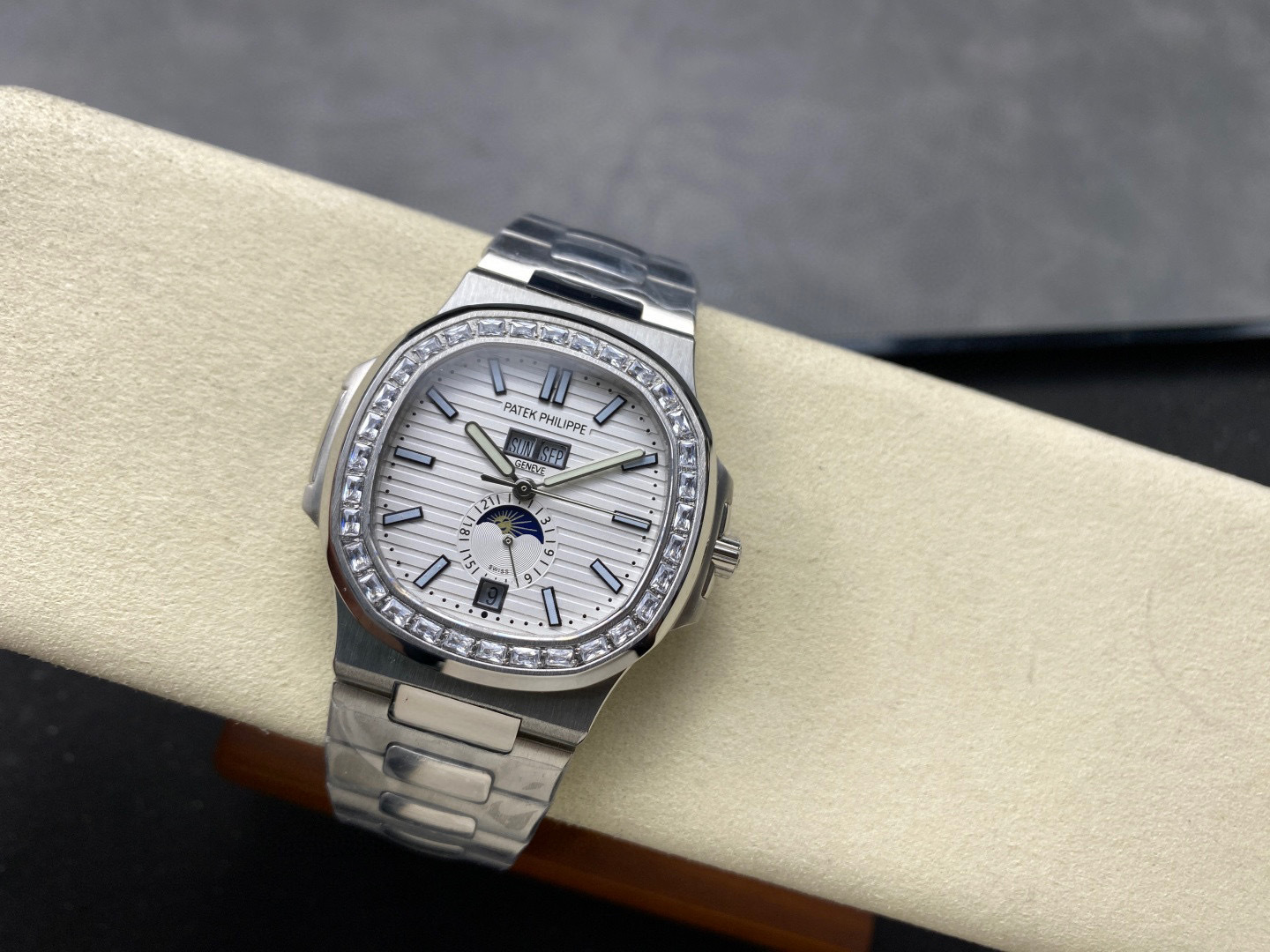 Patek Philippe si concentra sui beni di grandi fabbriche