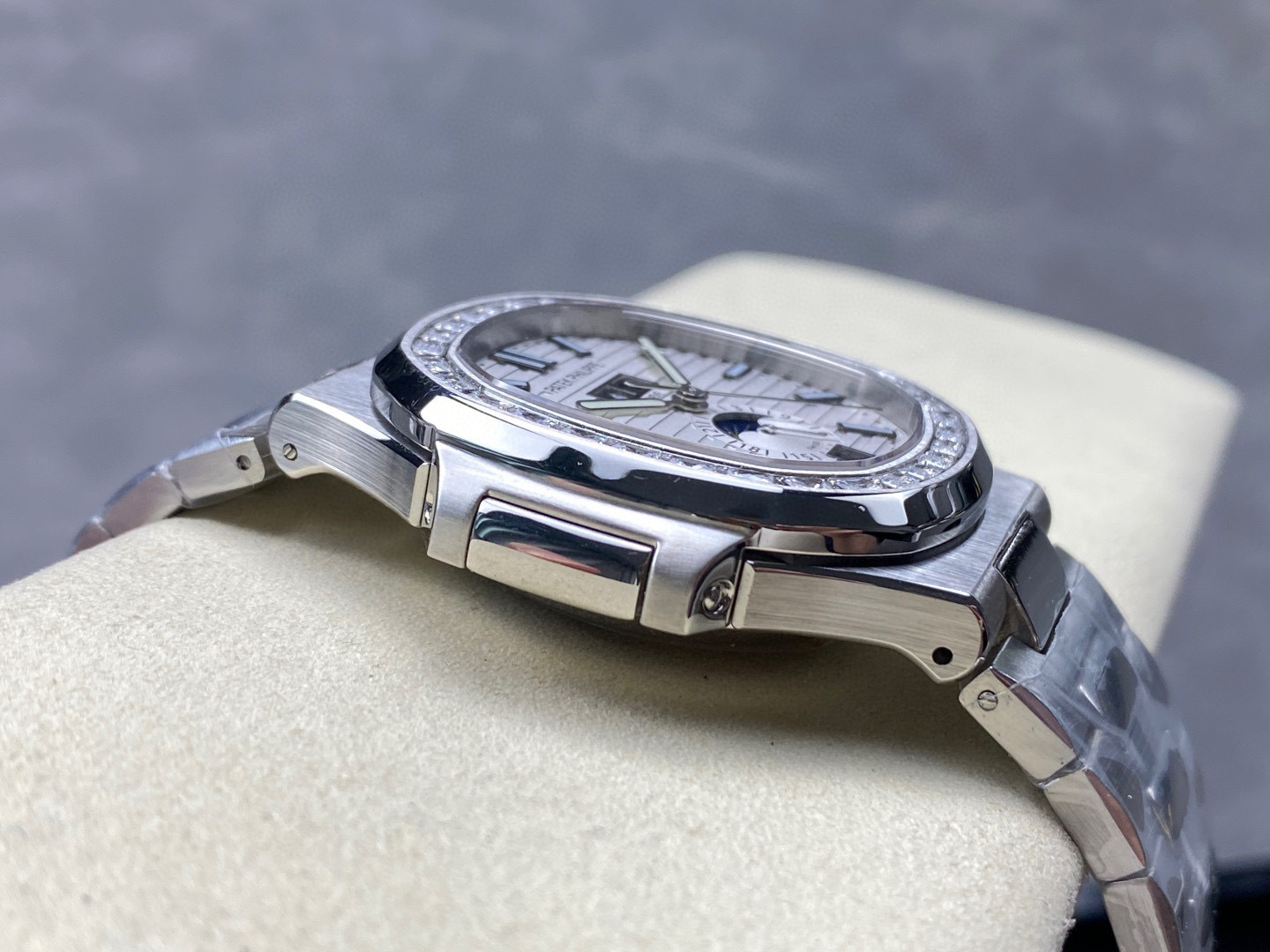 Patek Philippe si concentra sui beni di grandi fabbriche