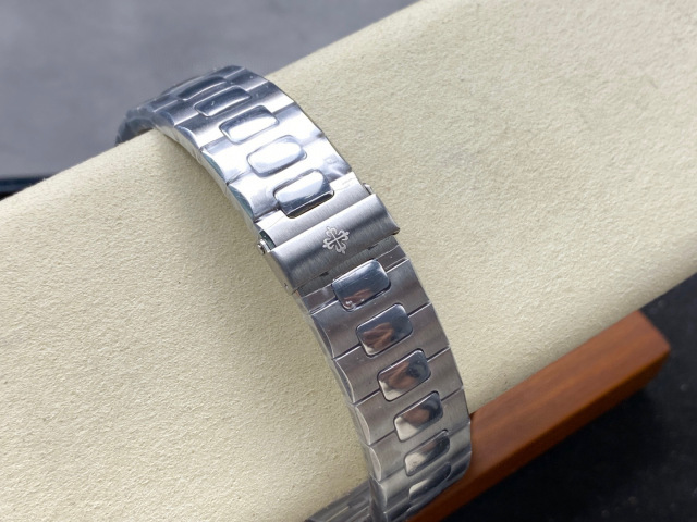 Patek Philippe si concentra sui beni di grandi fabbriche