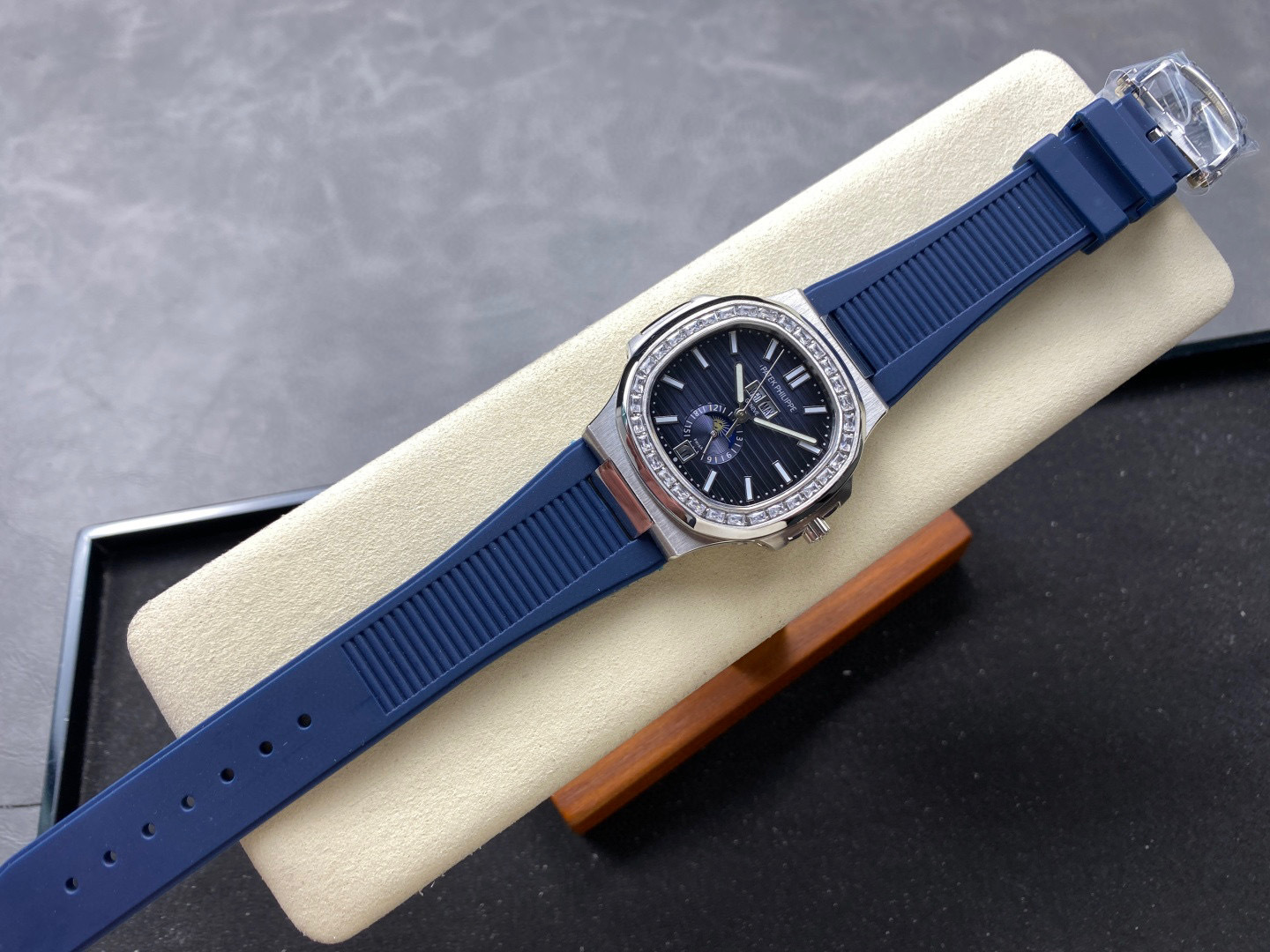 Patek Philippe si concentra sui beni di grandi fabbriche