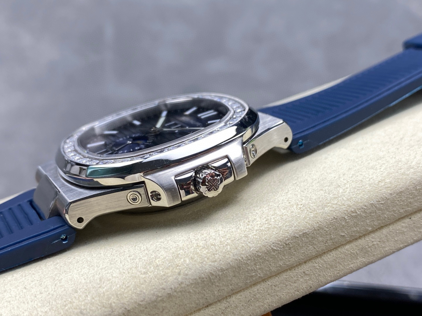 Patek Philippe si concentra sui beni di grandi fabbriche