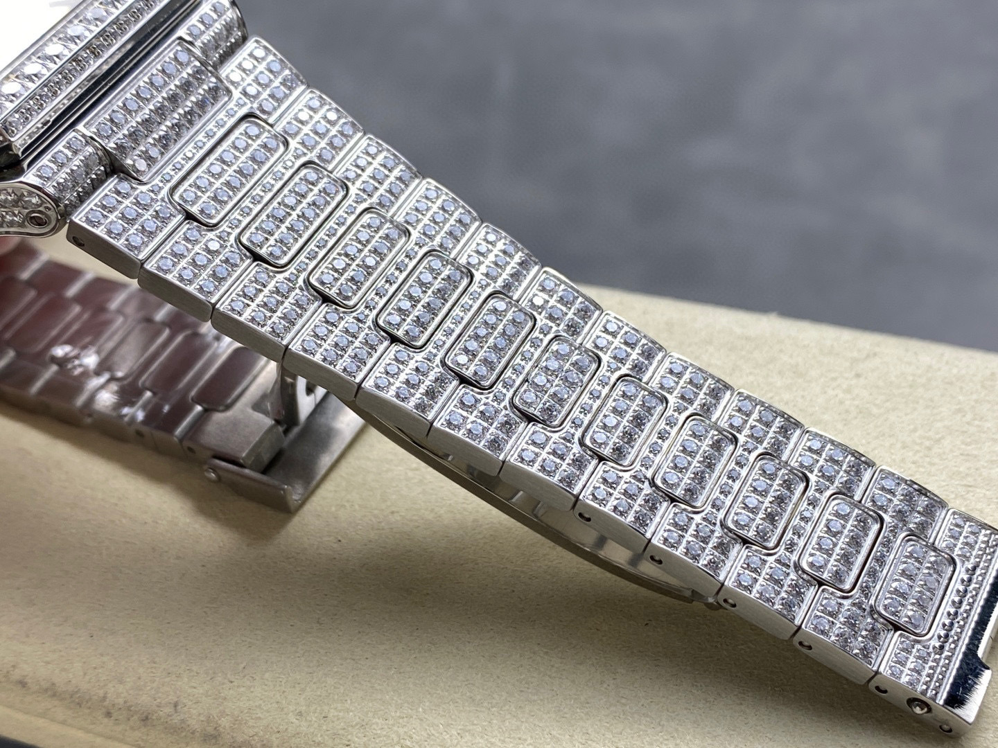 Patek Philippe Fokus pada barangan kilang besar
