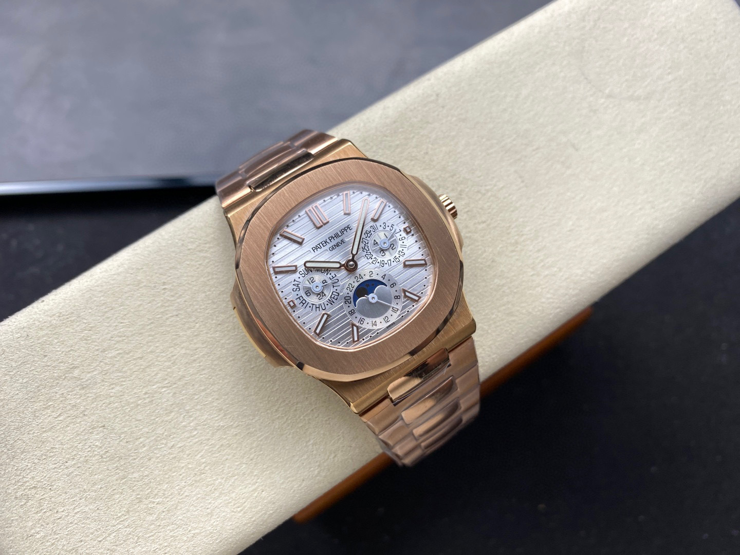 Patek Philippe Fokus pada barangan kilang besar