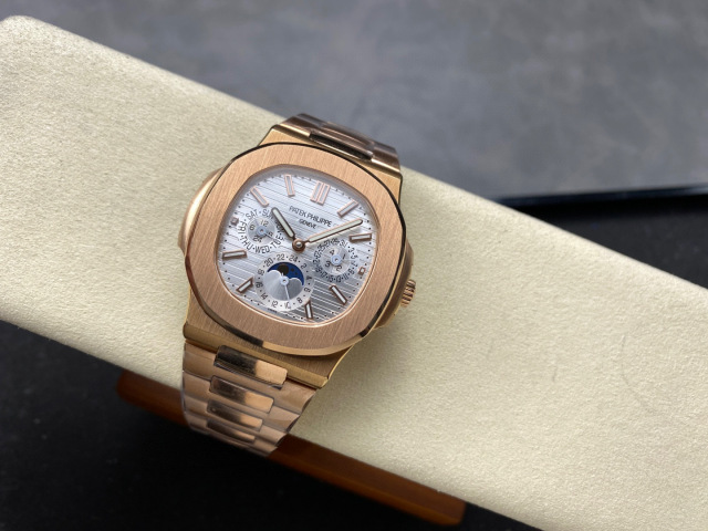 Patek Philippe Fokus pada barangan kilang besar
