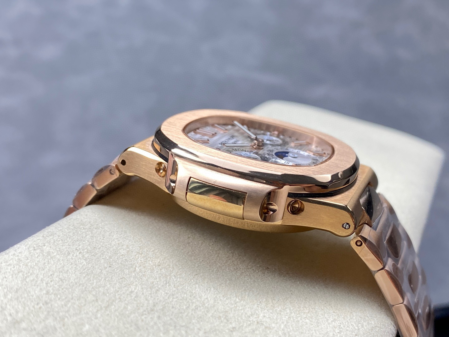 Patek Philippe Fokus pada barangan kilang besar