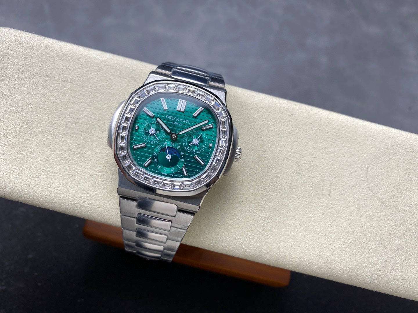 Patek Philippe Fokus pada barangan kilang besar