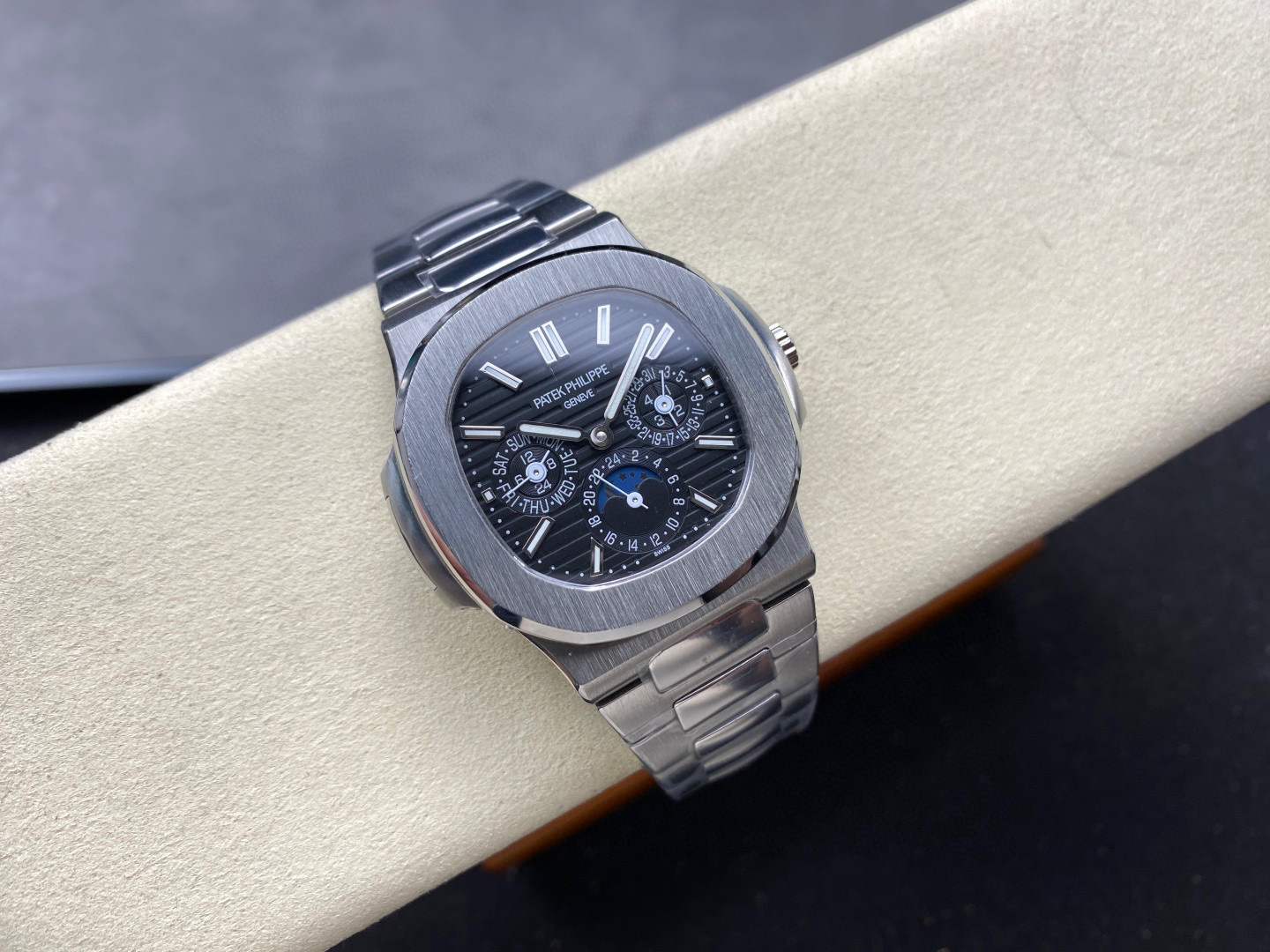 Patek Philippe Fokus pada barangan kilang besar