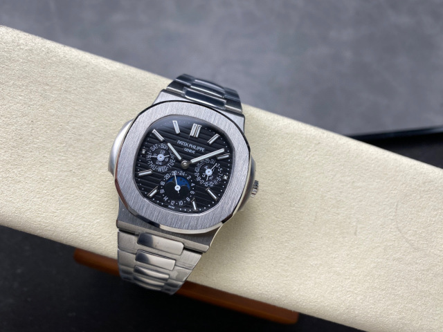 Patek Philippe Fokus pada barangan kilang besar