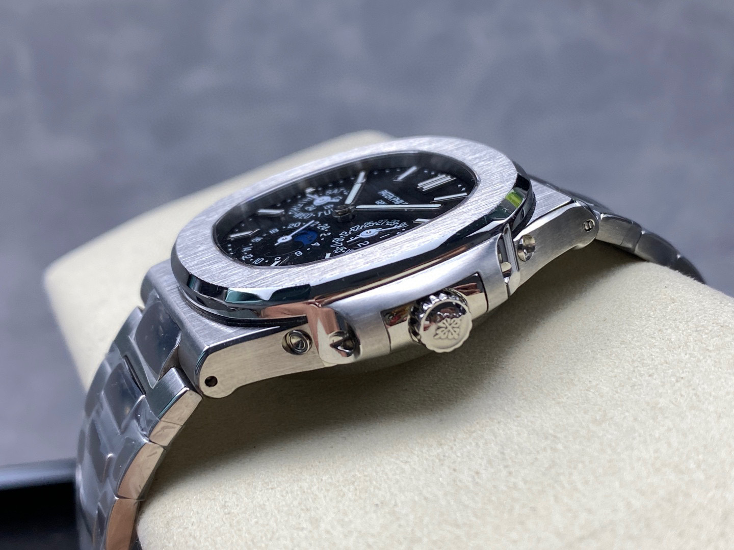 Patek Philippe Fokus pada barangan kilang besar