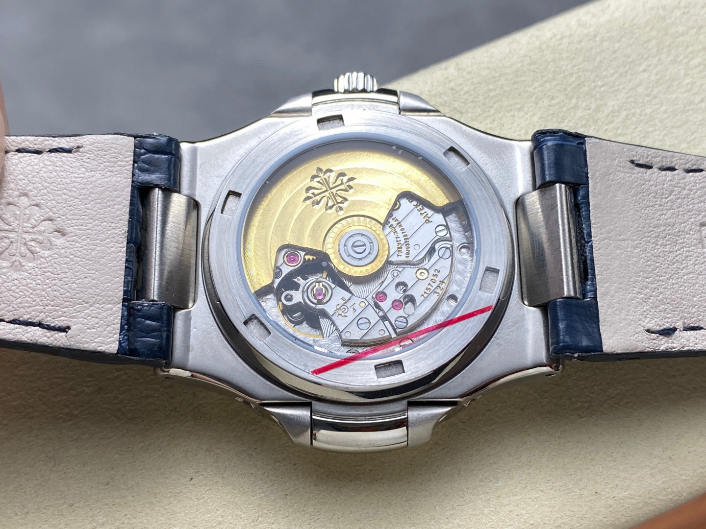 Patek Philippe Fokus pada barangan kilang besar