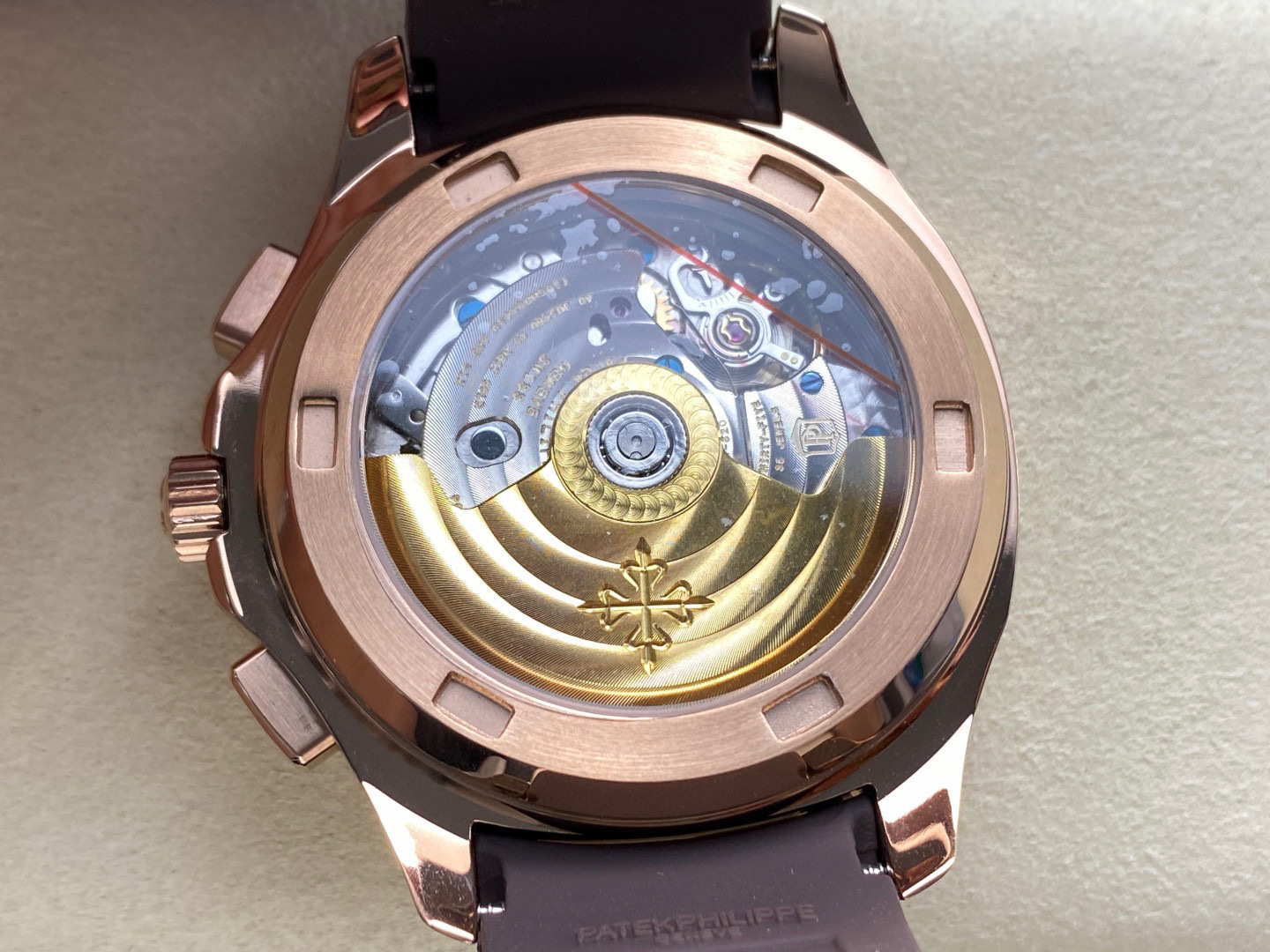 Patek Philippe si concentra sui beni di grandi fabbriche