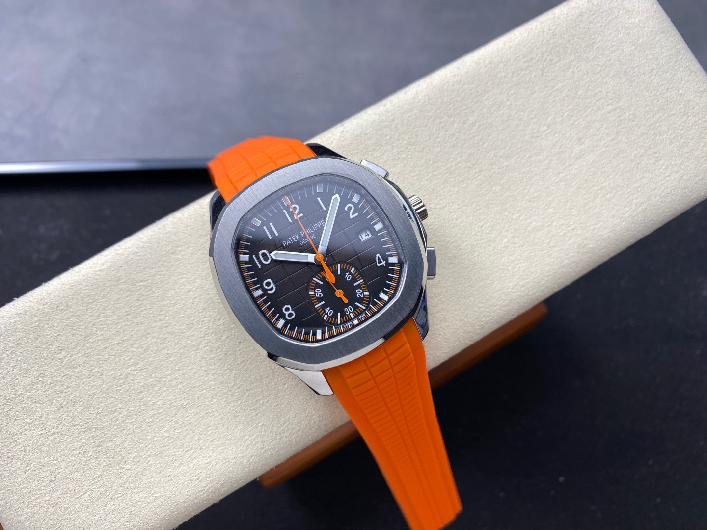 Patek Philippe si concentra sui beni di grandi fabbriche