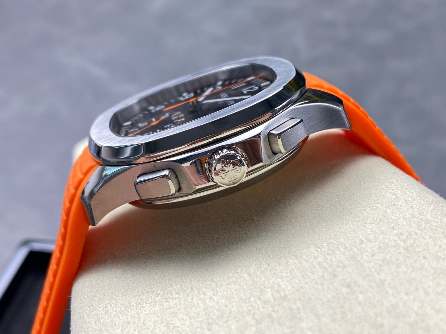Patek Philippe si concentra sui beni di grandi fabbriche