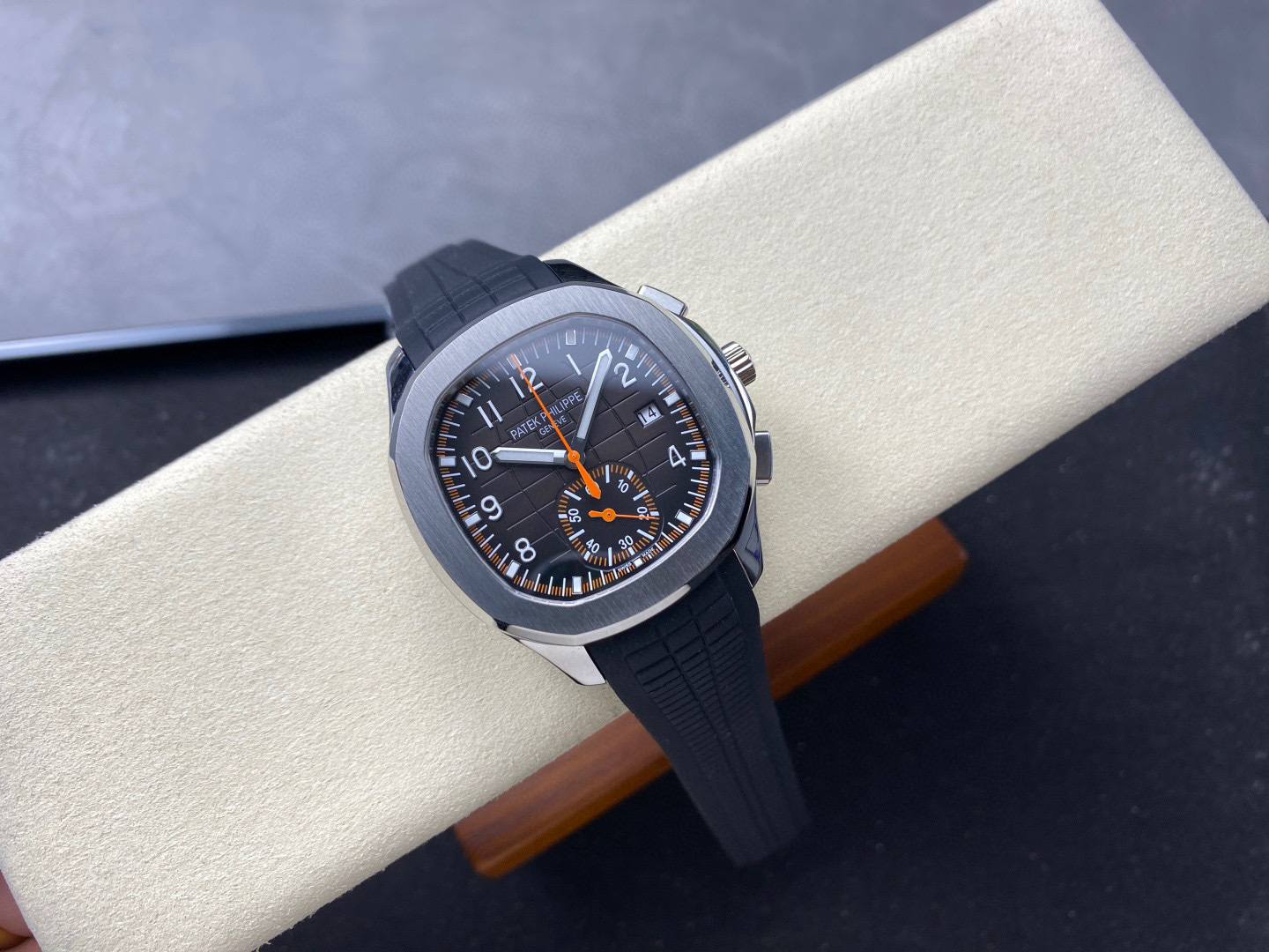Patek Philippe Fokus pada barangan kilang besar