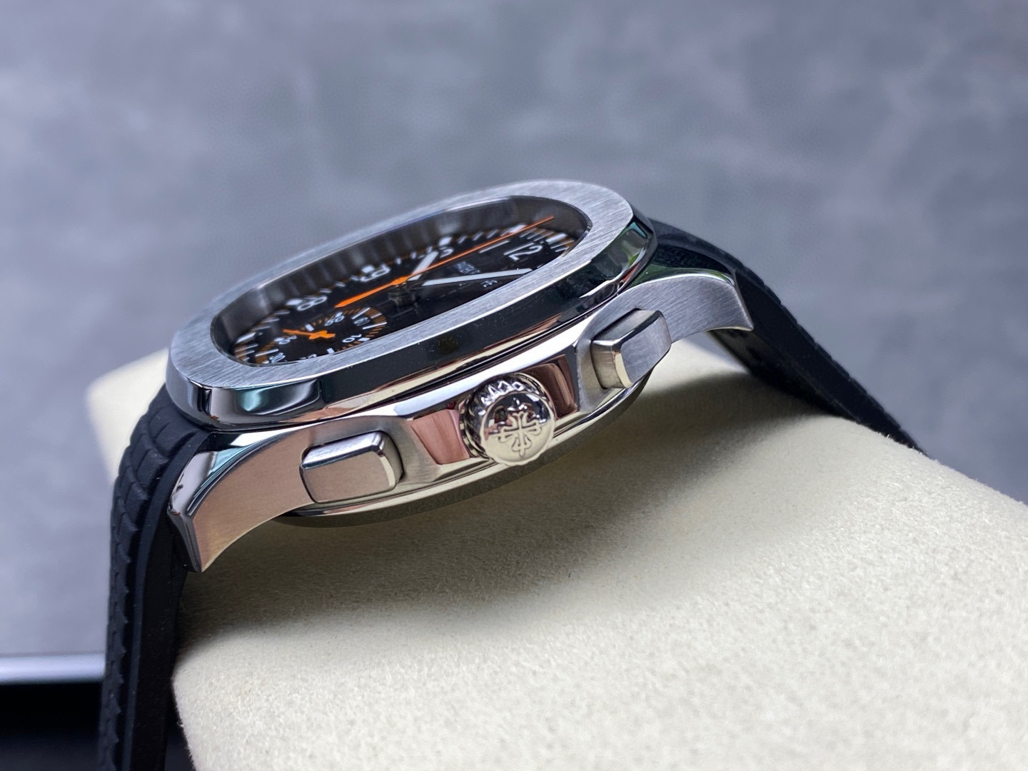 Patek Philippe Fokus pada barangan kilang besar