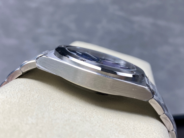 IWC Focus on big factory goods