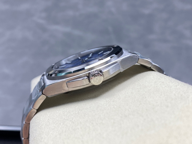 IWC Focus on big factory goods