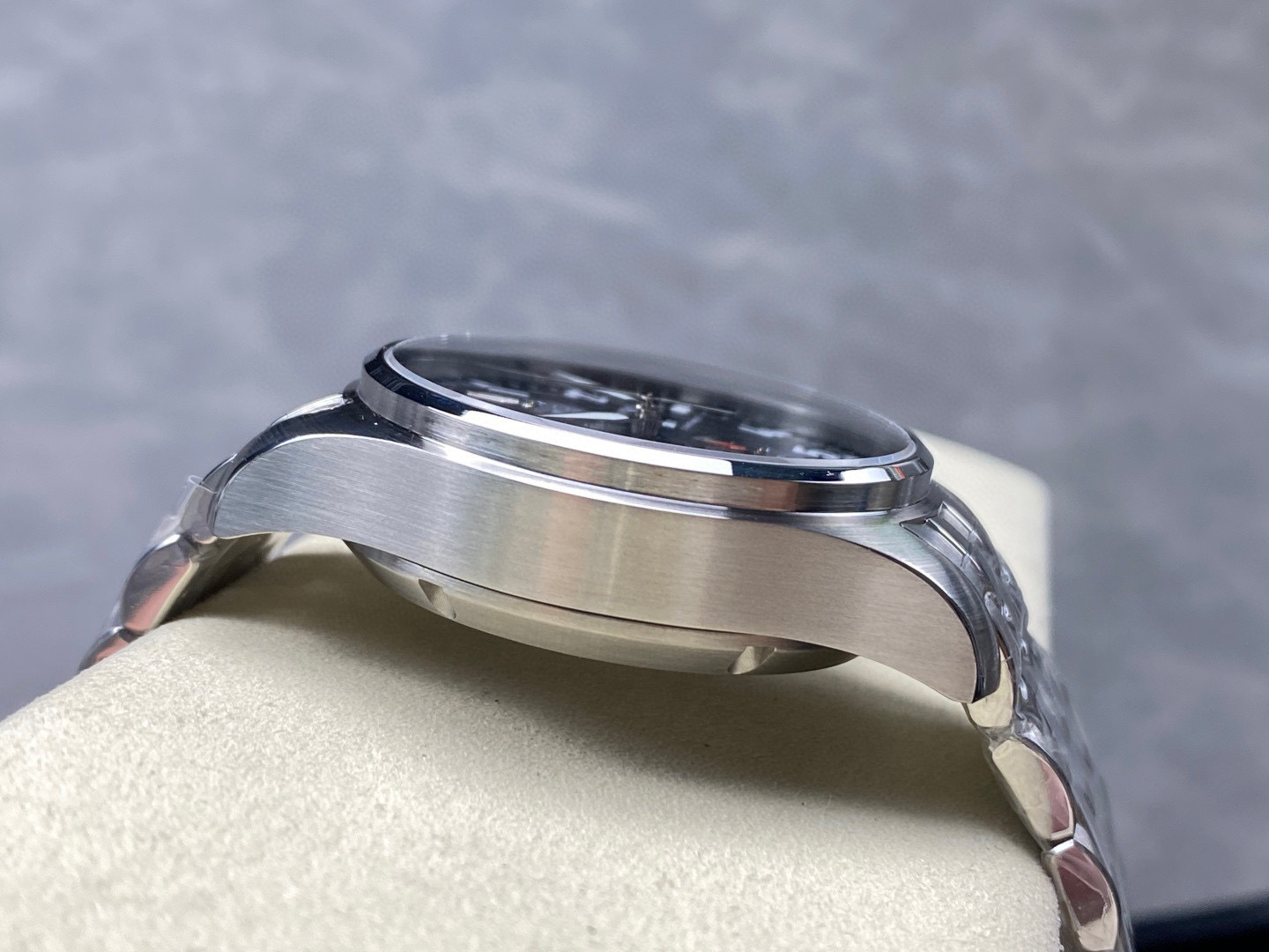 IWC Focus on big factory goods