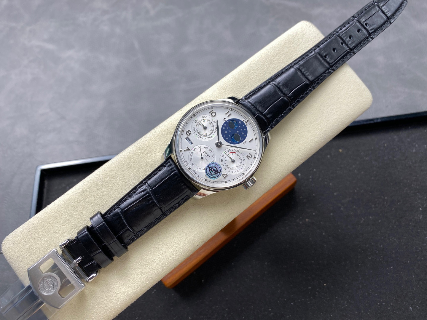 IWC Focus on big factory goods