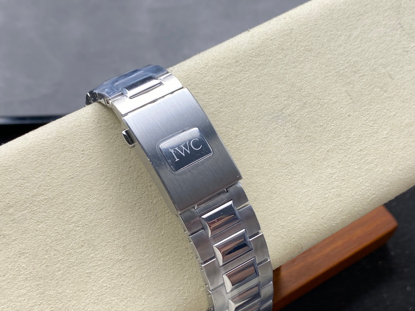 IWC Focus on big factory goods