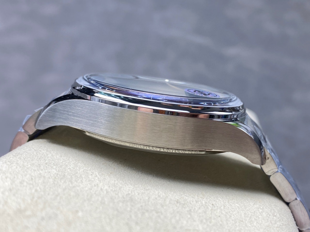 IWC Focus on big factory goods